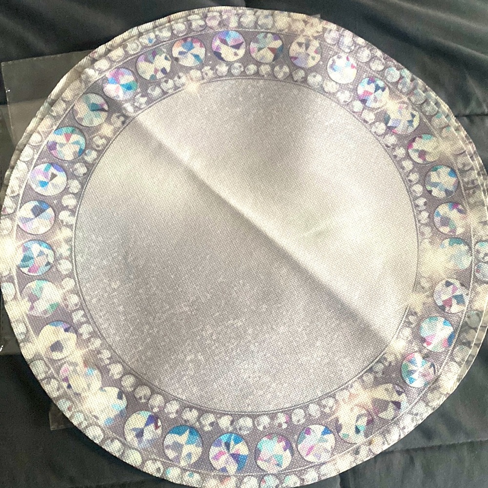 4 ROUND DIAMOND IMPRINTED PLACE MATS “15”